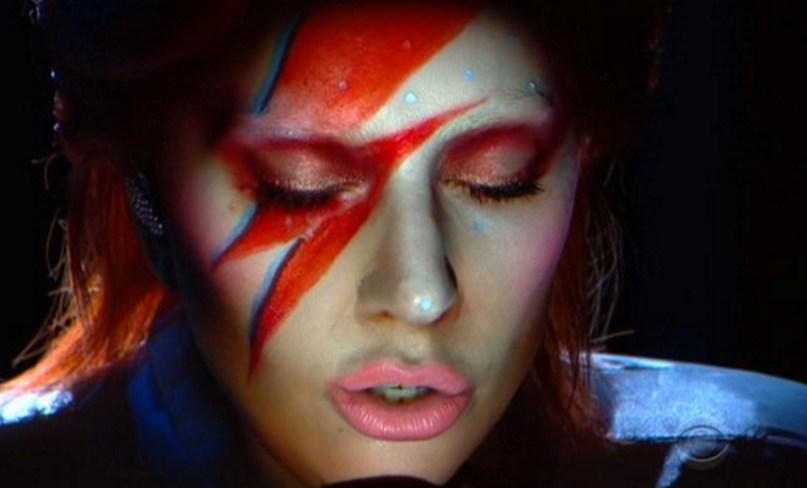Lady Gaga als Ziggy Stardust bei den Grammys