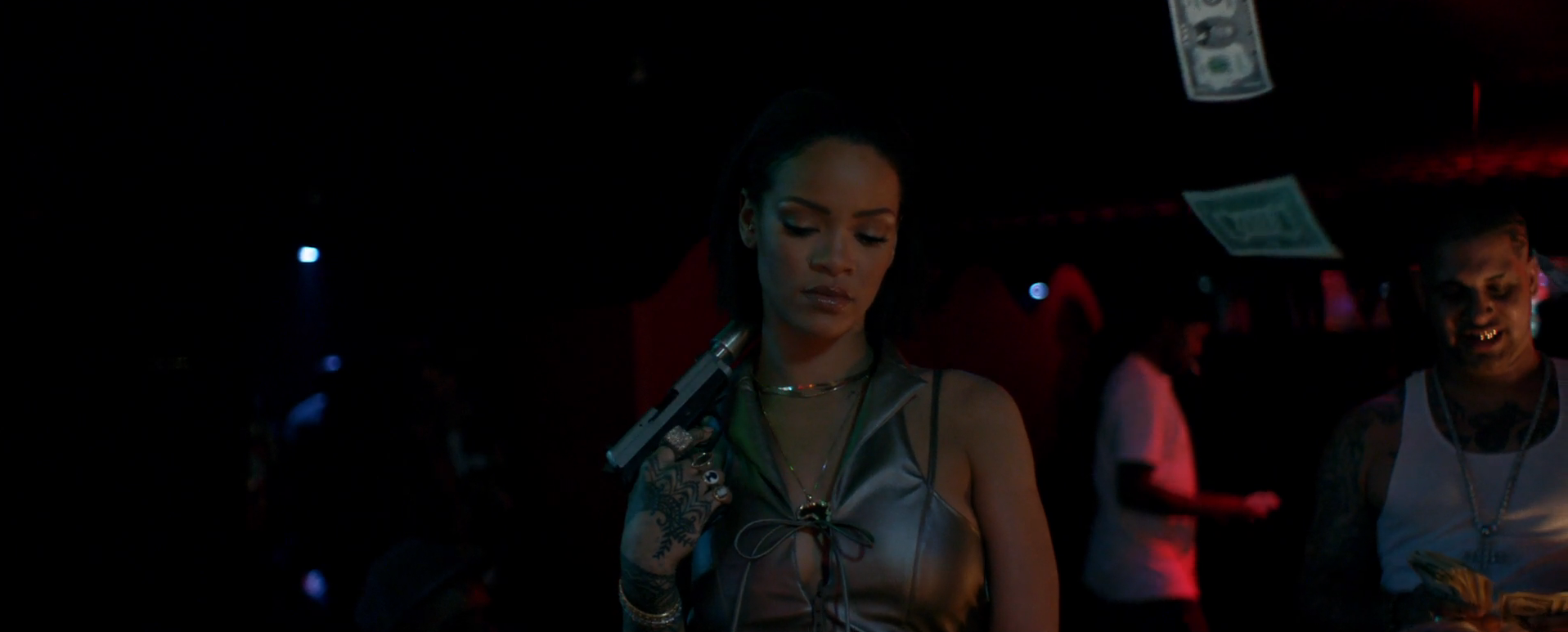 Nichts für schwache Nerven: Rihanna im „Needed Me"-Video