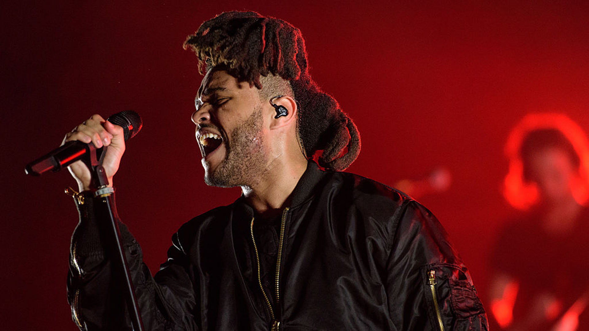 WANTAGH, NY - AUGUST 22: The Weeknd performs live during the 2015 Billboard Hot 100 Music Festival at Nikon at Jones Beach Theater on August 22, 2015 in Wantagh, New York. (Photo by Matthew Eisman/Getty Images)