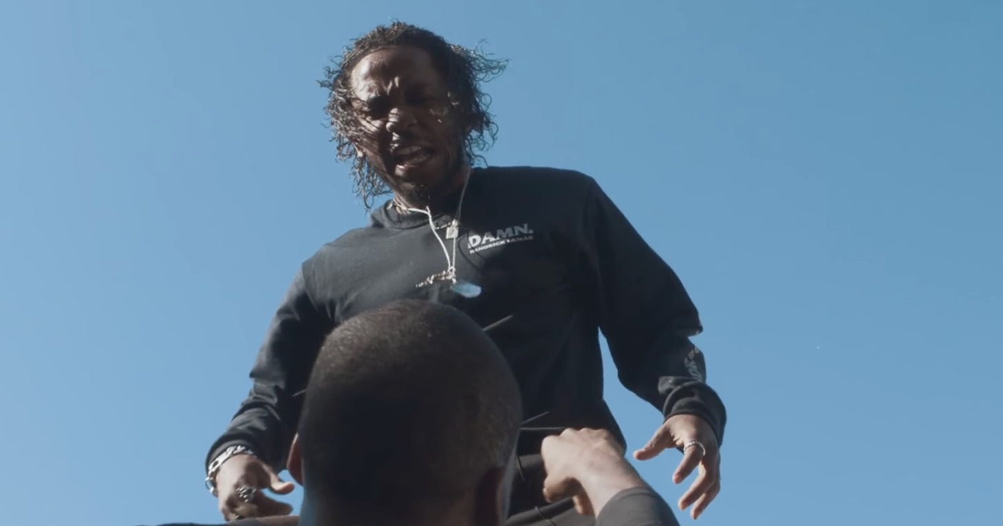 Kendrick Lamar in dem Musikvideo zu „ELEMENT.