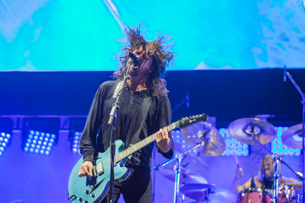 Dave Grohl und Taylor Hawkins live mit den Foo Fighters am 7. Juli 2017 beim NOS Alive Festival in Lissabon