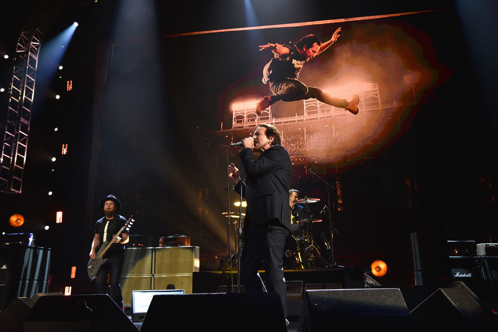 Pearl Jam, hier live im April 2017 bei ihrer Einführung in die Rock And Roll Hall Of Fame.