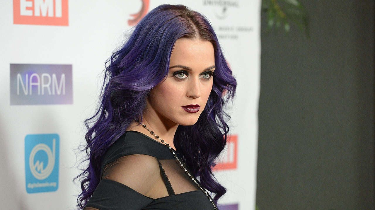 Priestertochter goes Goth: Katy Perry 2012