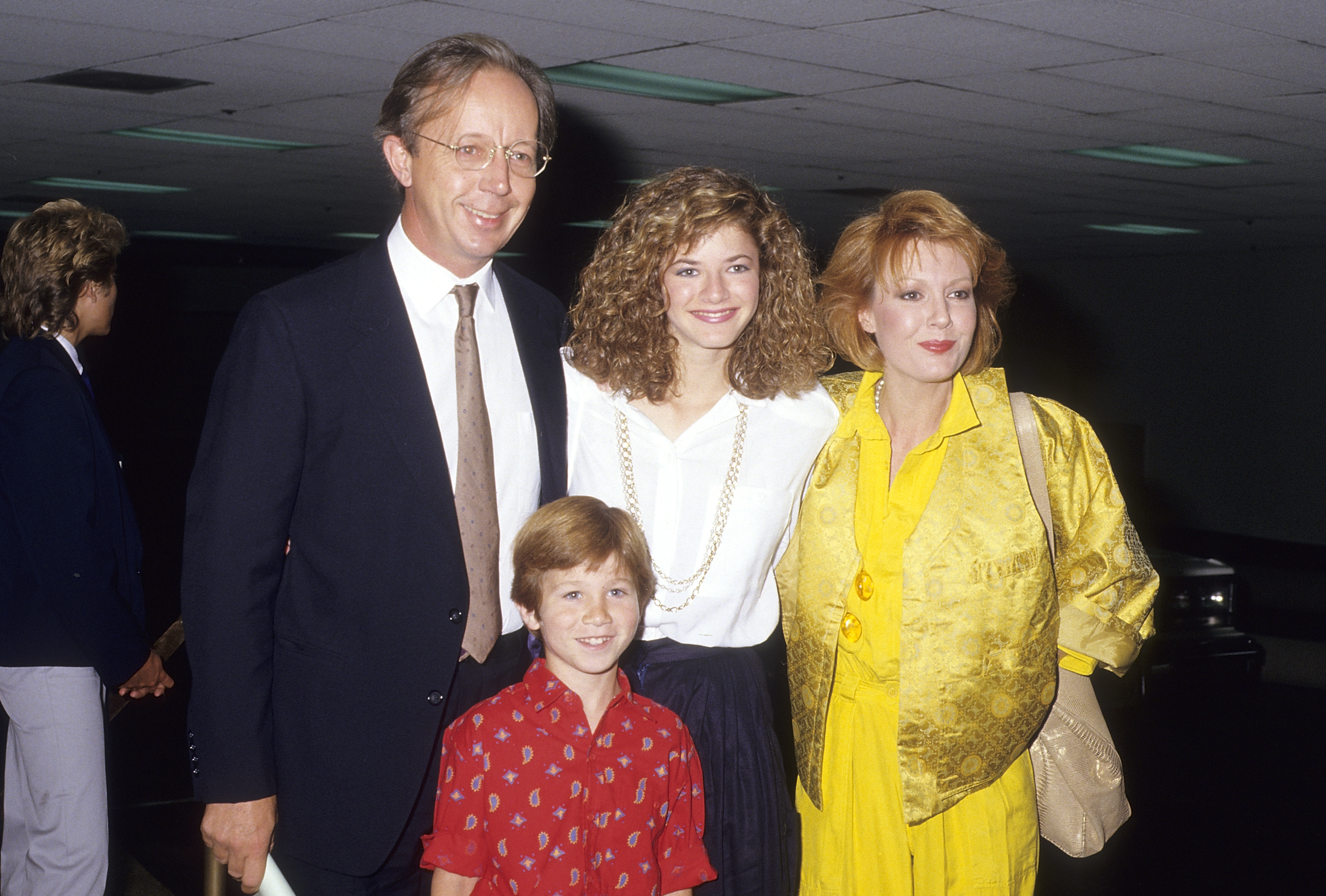 Max Wright hier zusammen mit seiner Fernsehfamilie bestehend aus Andrea Elson, Anne Schedeen und Benji Gregory 1987. Er starb am 26. Juni 2019 mit 76 Jahren an den Folgen einer Krebserkrankung.
