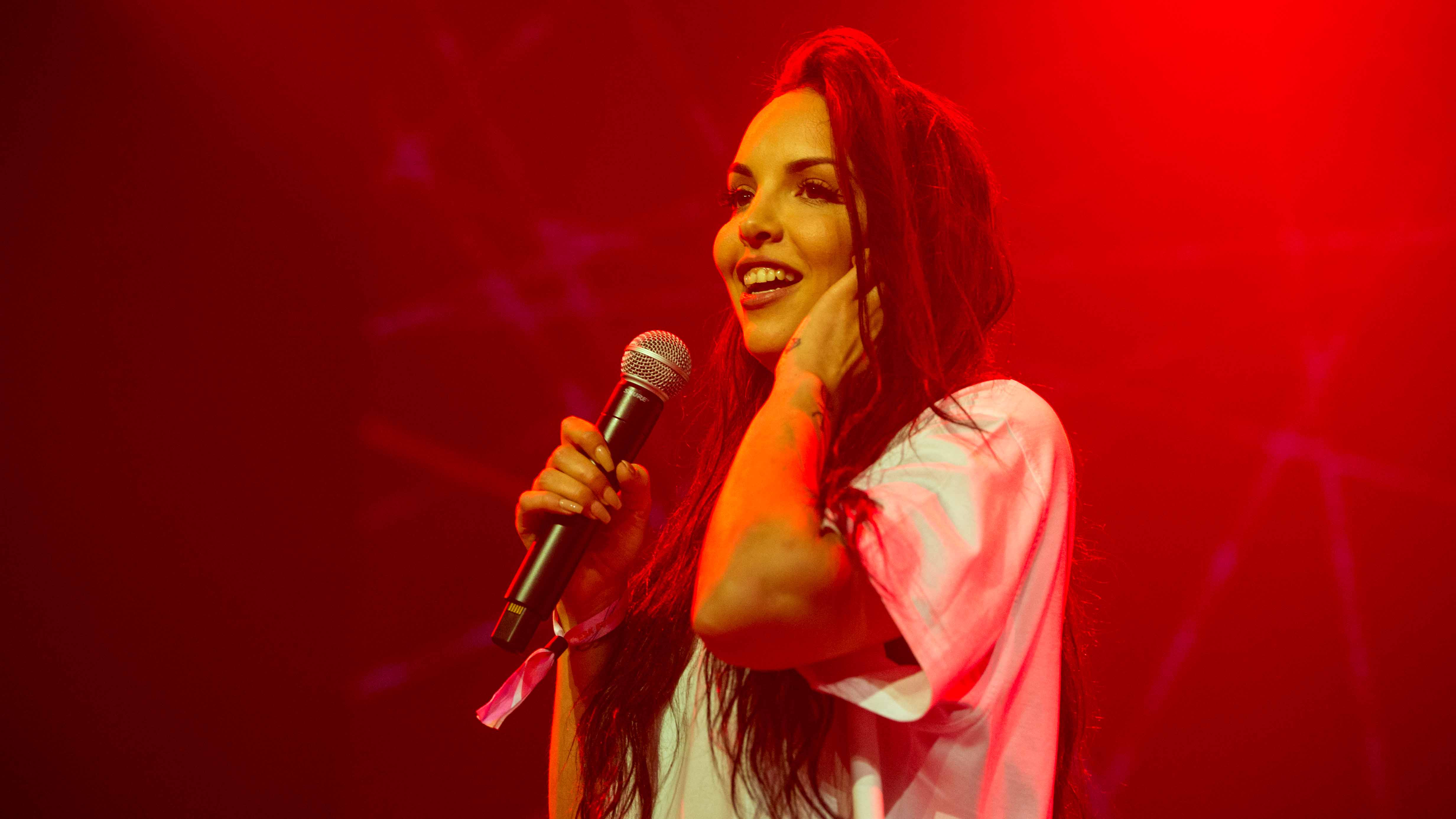 Juju, hier bei ihrem Auftritt auf dem Deichbrand-Festival 2019, hat Streit mit Katja Krasavice.