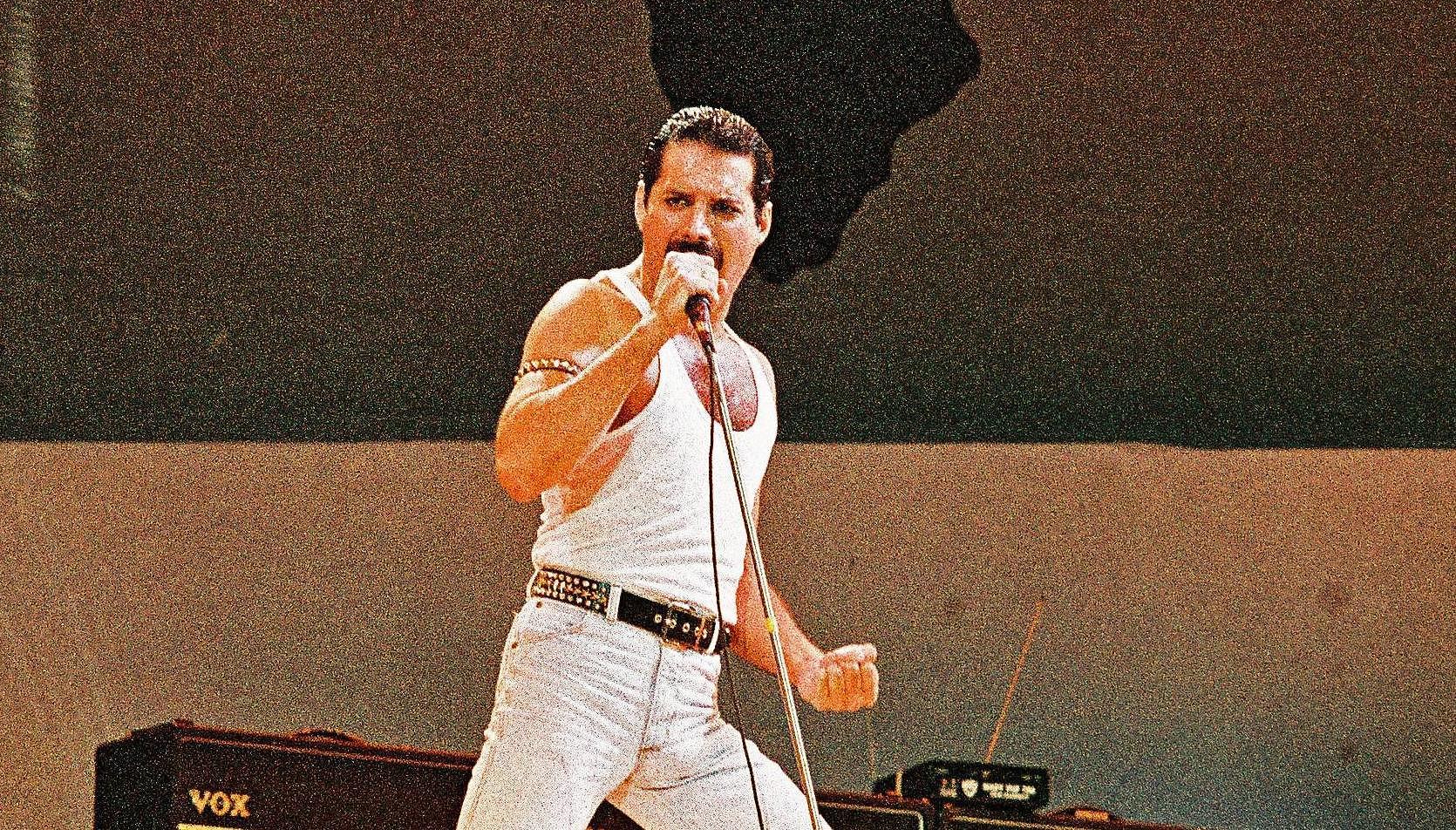 Freddie Mercury während des Queen-Auftritts im Londoner Wembley-Stadion beim Live-Aid-Auftritt am 13. Juli 1985