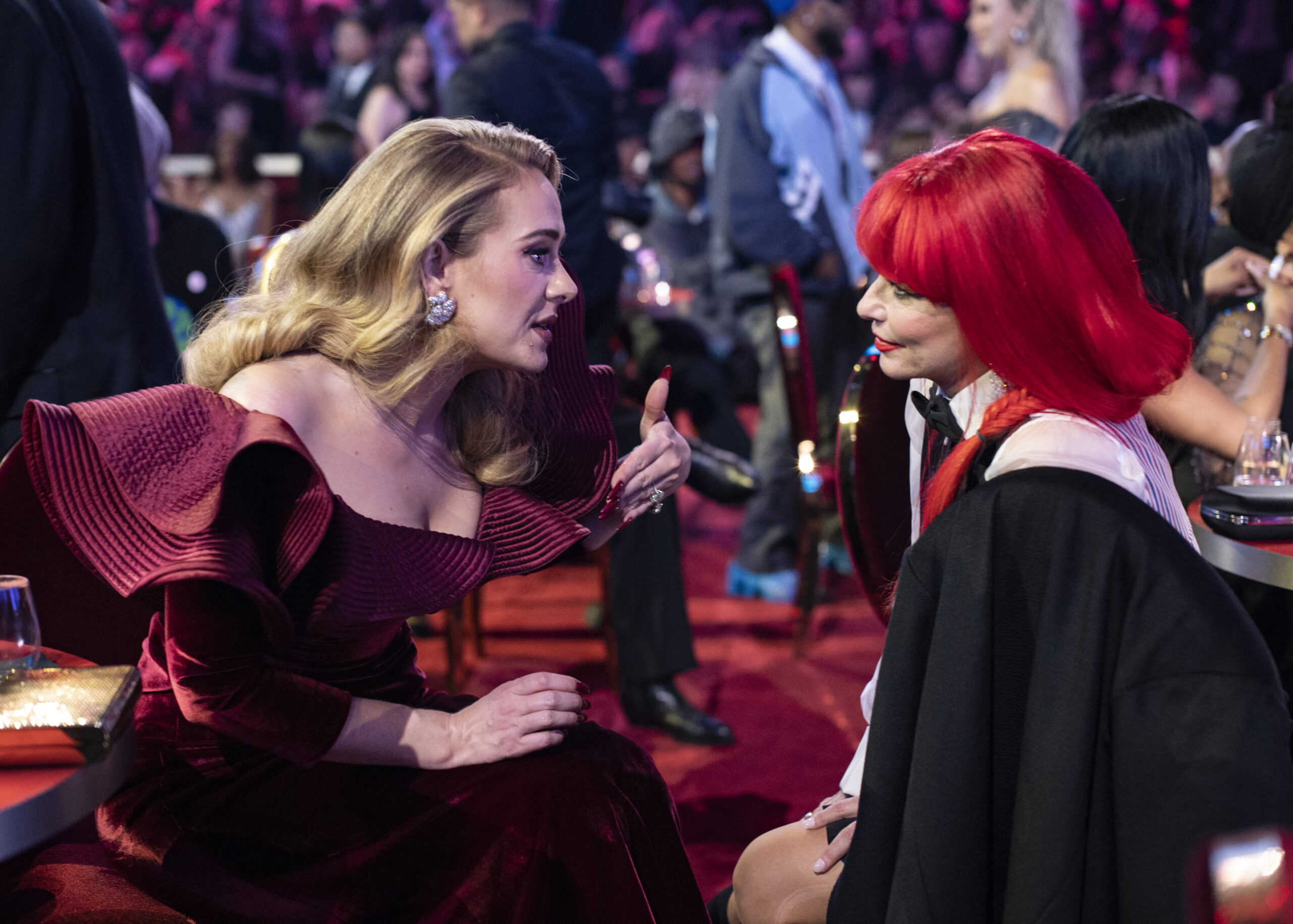 Adele und Shania Twain bei den 2023 Grammys