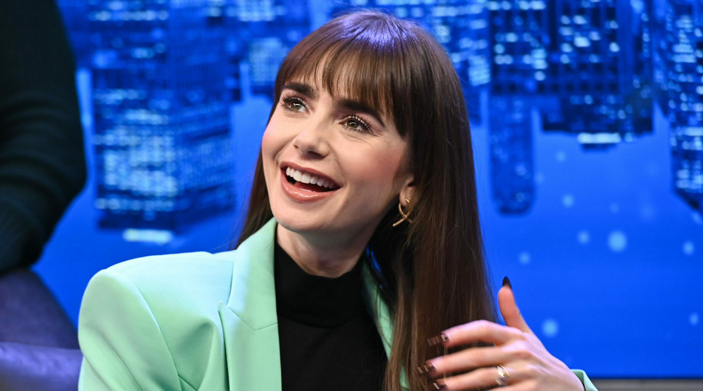 Hauptdarstellerin Lily Collins spielt Emily Cooper