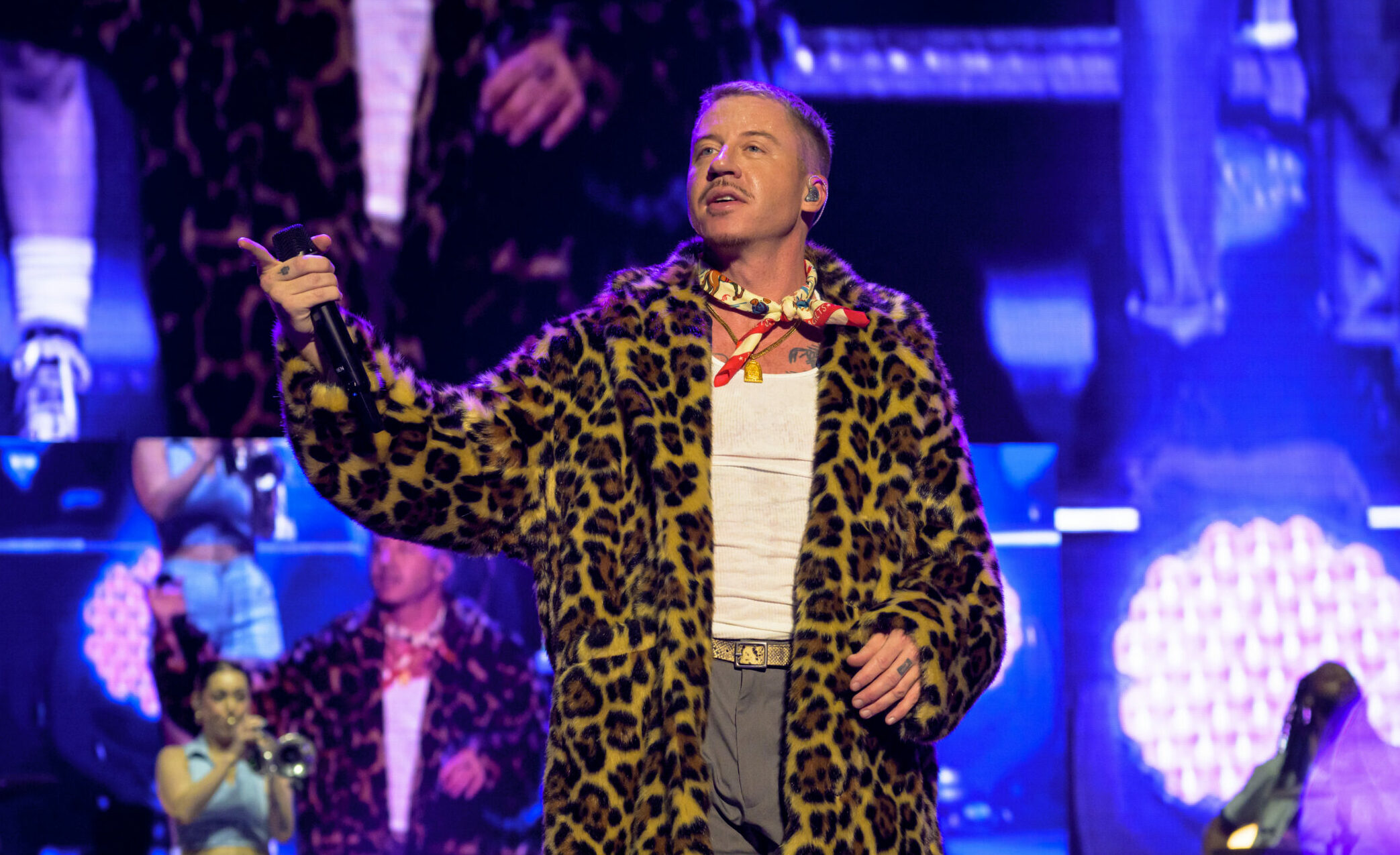 Macklemore live während „ibis RockCorps France“ 2024