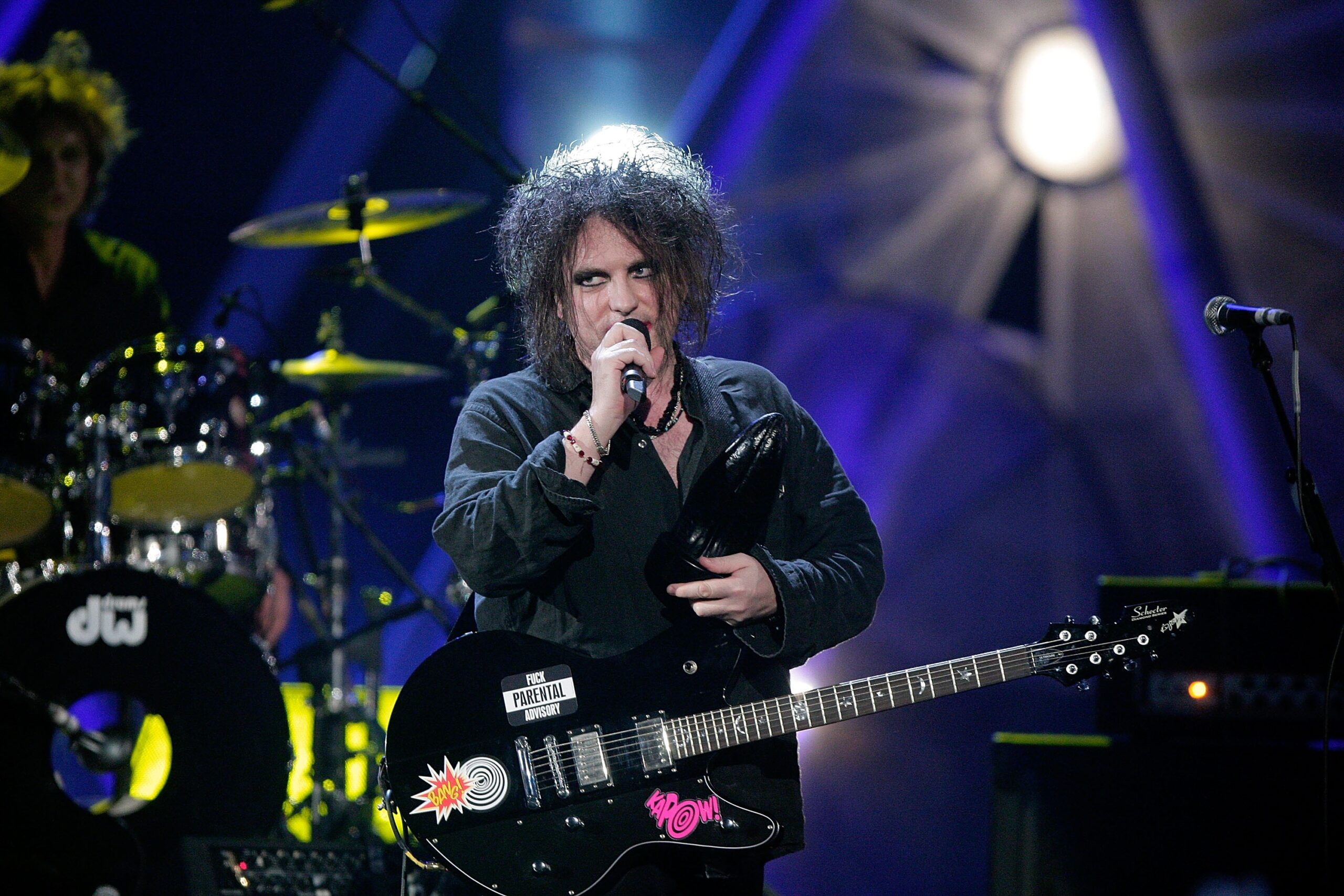 MEXICO CITY - OCTOBER 18: Musician Robert Smith from "The Cure" performs onstage during the Los Premios MTV Latin America 2007 at the Palacio De Los Deportes October 18, 2007 in Mexico City, Mexico. (Photo by Kevin Winter/Getty Images)