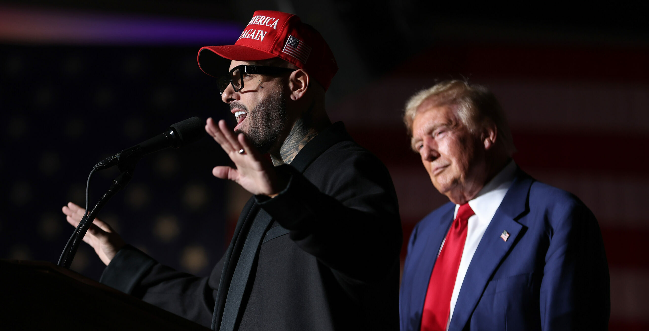 Nicky Jam (l.) und Donald Trump bei einer Wahlkampfveranstaltung in Las Vegas, September 2024